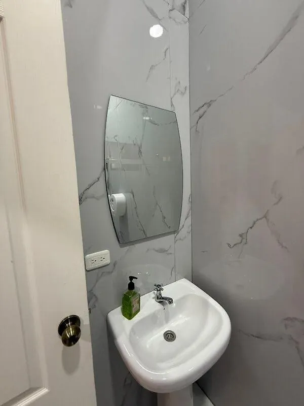 בית הארחה לטקונגה Hostal Cafe Tiana אקוודור
